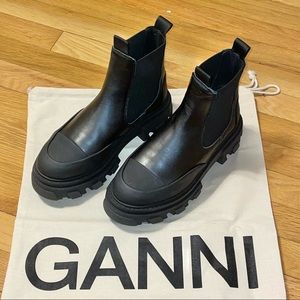 NWT Ganni Leather Low Chelsea Boots, Black sz 39